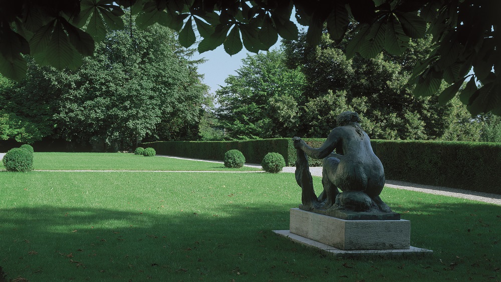 Die Gartenanlage_Wäscherin im Garten